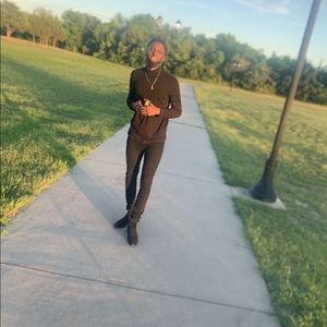 Meet your Posher, Devin